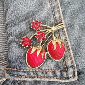 VTG Sarah Coventry‎ Strawberry Festival Rhinestone Brooch 1966 Glass Fruit READ
